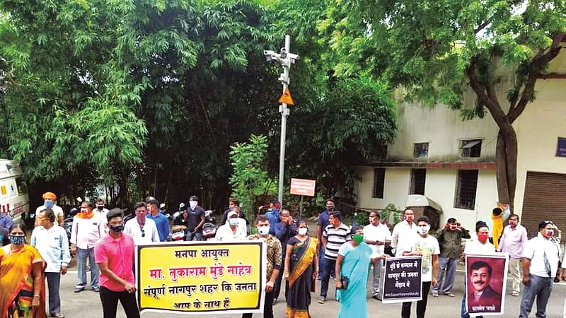 After Nashik, Commissioner Mundhe supporters on the streets in Nagpur also