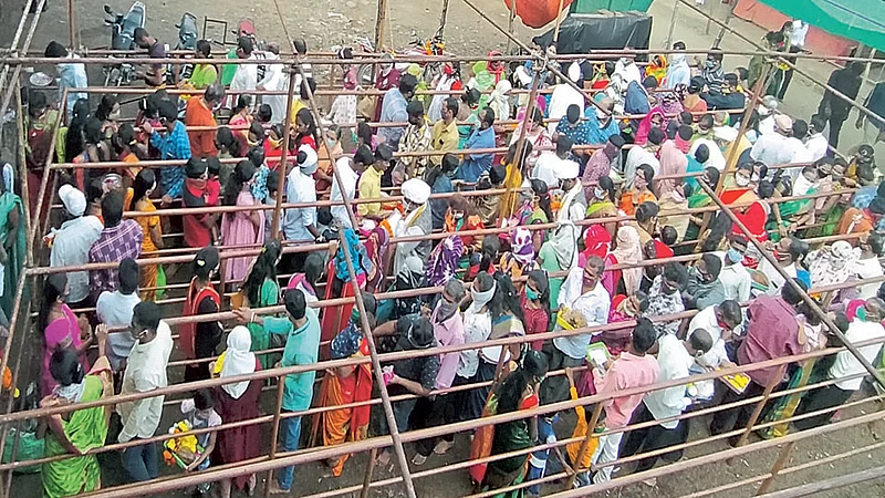 बनपुरी डोंगरावर घुमला 'चांगभलं'चा गजर; दर्शनासाठी महाराष्ट्र-कर्नाटकातून भाविकांचा ओघ