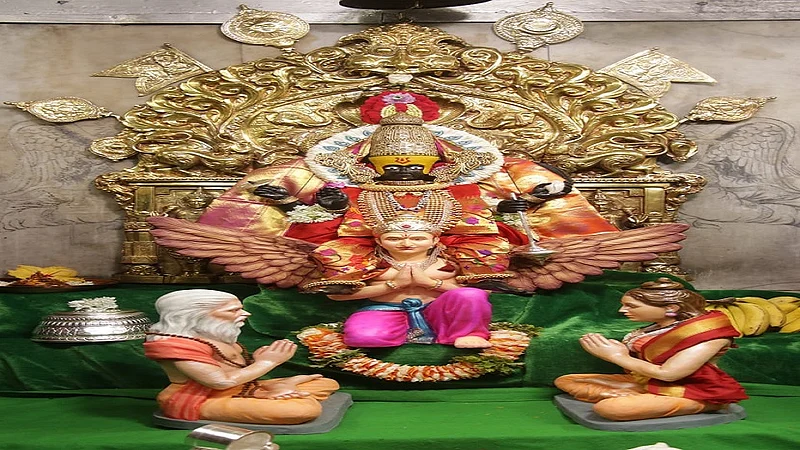 navratri On the second day a pooja performed for Shri Ambabai a resident of Karveer in the form of Mahavishnu