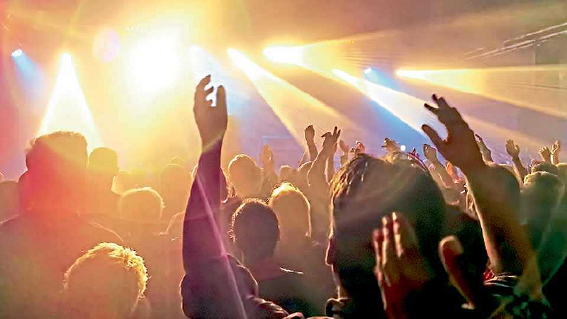 "मुंबईत रात्री ११:०० नंतर पार्टी संपवू नका", मुंबई महापालिकेने दिली मोठी खुशखबर