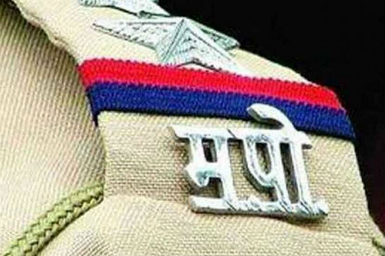 नातेवाइकांनी उपनिरीक्षक सुरवाडे यांना धक्काबुक्की करीत जखमी केले.