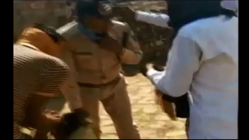 youth attacked on police in police station over coronavirus mask at madhya pradesh