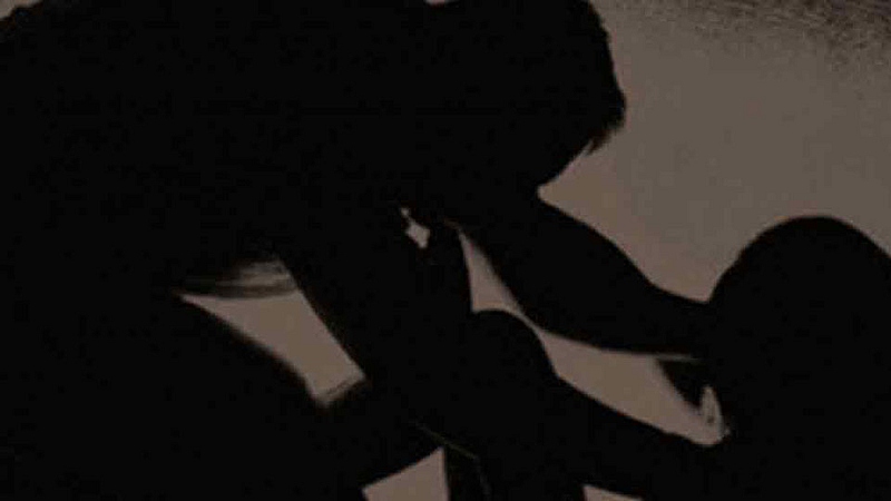 मित्राकडे मदत मागणे युवतीला पडले महागात! दोघांकडून सामूहिक अत्याचार