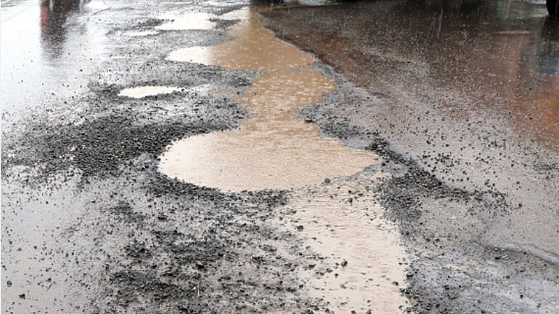 potholes latest marathi news