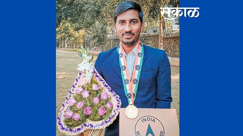 Farmer's son wins gold in "patents"; 11 researches done on the same day