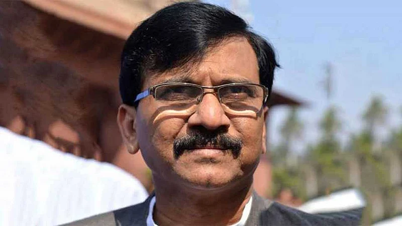 संजय राऊतांचं खळबळजनक ट्विट, महाराष्ट्रातील सरकारबाबत केलं 'मोठं' भाष्य...