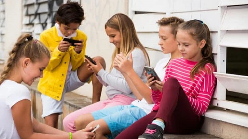 over one lac children affected due to over use of mobile in maharashtra