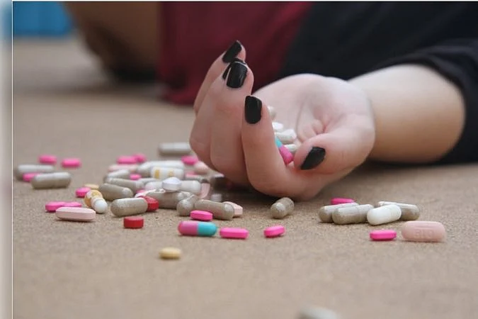 Suicide of a young woman for fear of notoriety