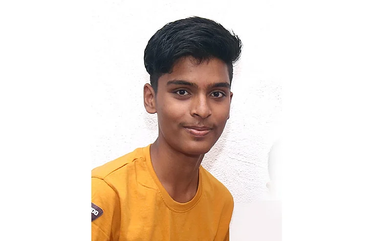 Akola News: A 14-year-old boy was hit by a vehicle while cycling