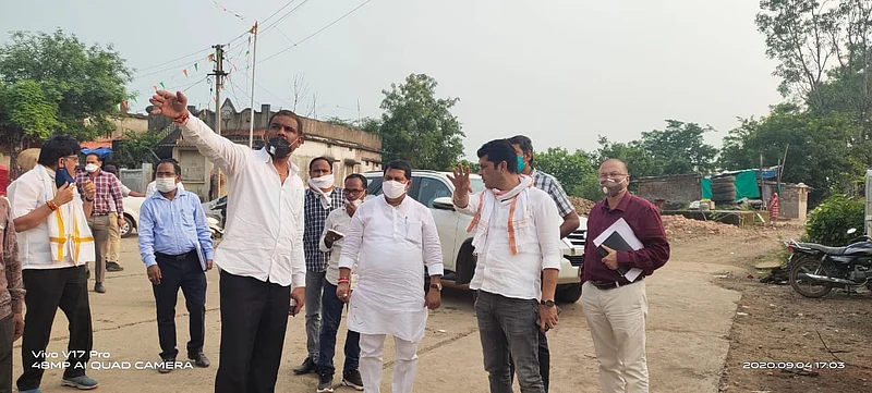 Vijay Vadettiwar inspected the flood affected villages in Nagpur district