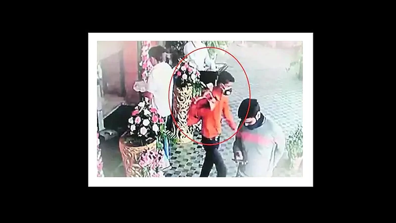 theft attended wedding reception then stole 3 lakh rupees bag at chandigarh