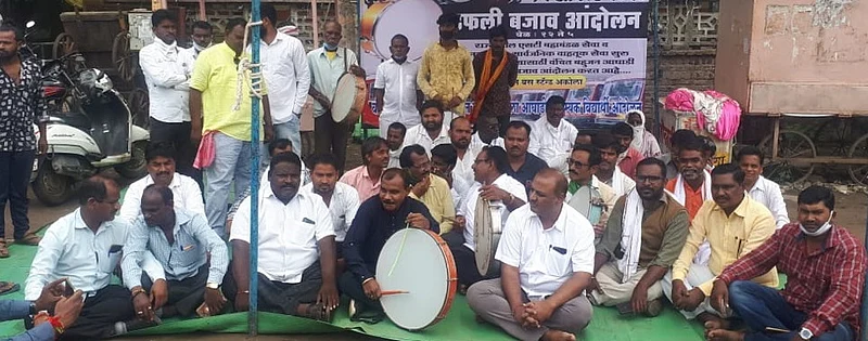Duffy played for Akola News bus service, movement of deprived Bahujan Aghadi, demand for bus service and city bus service