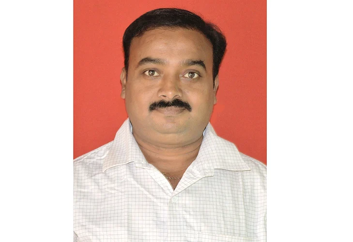 The vision of humanity that happened in Barshi Returned purse worth Rs 7 lakh