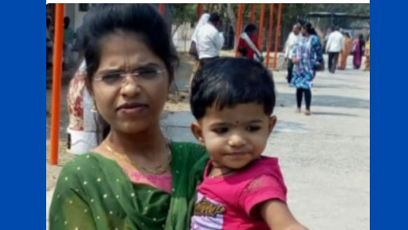 Mother commits suicide with child by jumping into well Yavatmal crime news