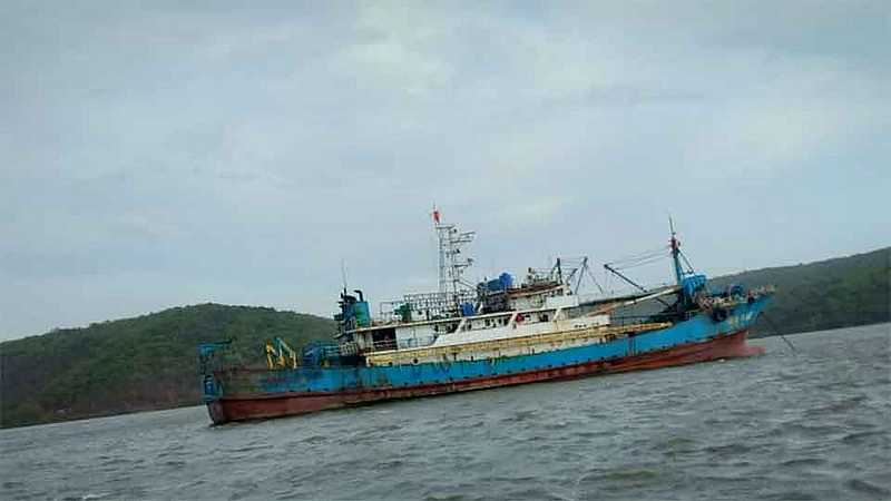 हर्णै : वादळसदृश स्थितीने ५०० नौका खाडीत आश्रयाला