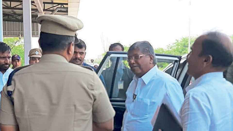 कोल्हापूर विमानतळावरील ‘नाइट लॅंडिंग’चे काय झाले?; चंद्रकांत पाटील यांचा सवाल