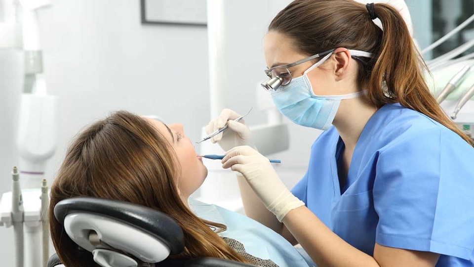 Dental Hygienist Career opportunity Know about education and salary in it