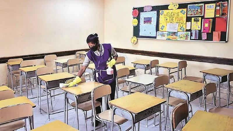 खासगी शाळांच्या शुल्काबाबत सरकार निर्णय घेऊ शकत नाही; शिक्षण संस्थांची न्यायालयात याचिका