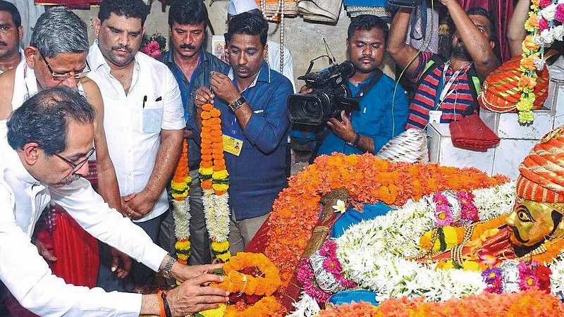 Chief Minister Uddhav Thackeray Visits Shivr Rajeshwar Temple On Sindhudurg Fort