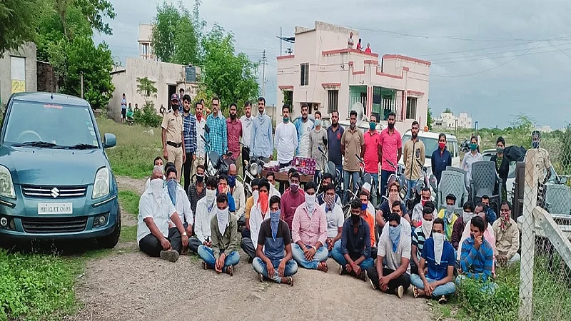 33 arrested in Raid on gambling club in Baramati