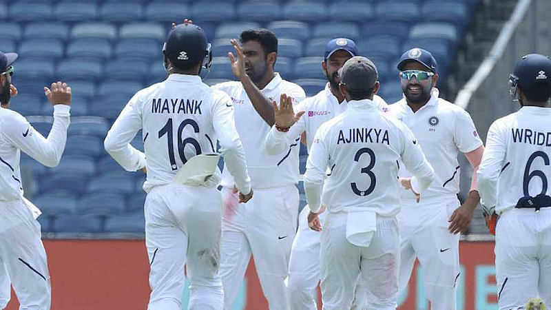 Umpire Gives Senuran Muthusamy Out LBW Without An Appeal