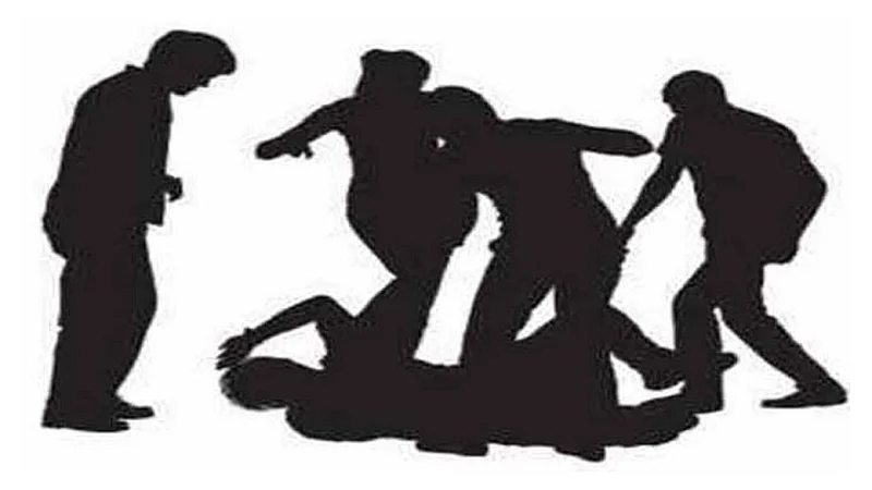 Relatives of married woman beat man because of chatting in Amravati