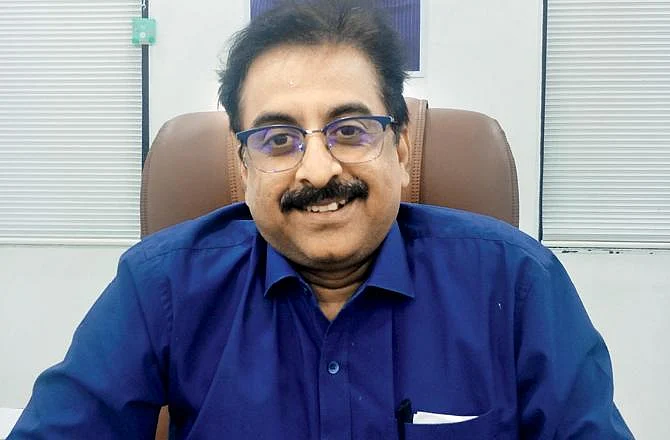 मुख्यमंत्र्यांची अनुपस्थिती म्हणजे देशभक्ती का ? असं कोण म्हणाले