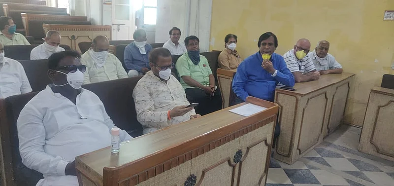 दुकाने सुरु करण्याच्या मागणीसह व्यापारी महापालिकेत