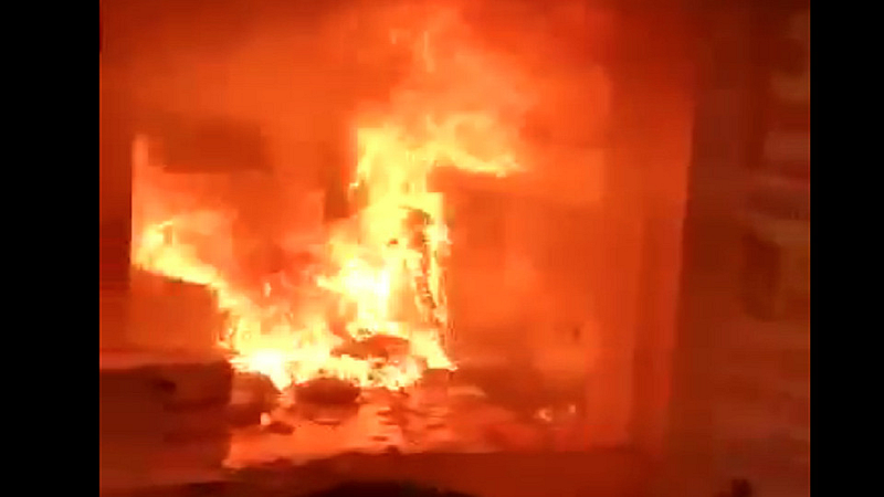 A shop in Tapkir street in Pune caught fire on Thursday night.jpg