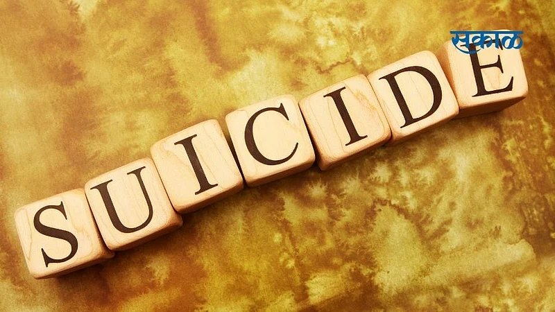 Accused attempted suicide by drinking pesticide at police station}