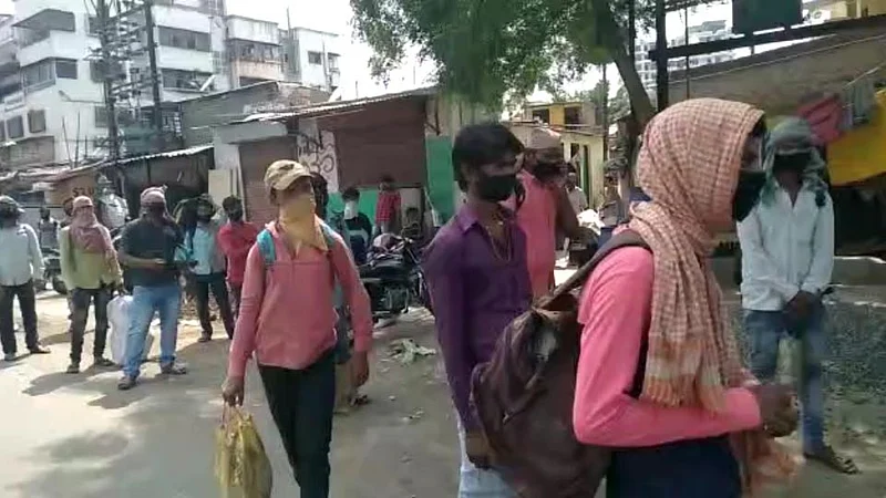 Video : होते नव्हते सगळे पैसे संपले; उपासमारी वाढली अन् 'हे' पाऊल उचलले...