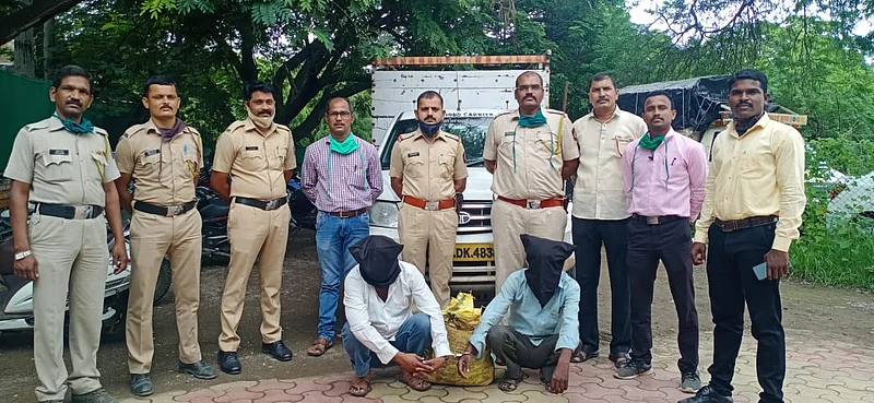 Theft of tempo sandalwood speeding towards Ghodegaon in Nevasa taluka