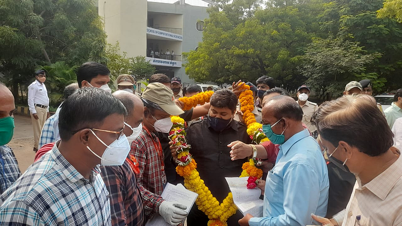 College Karmachari unian.jpg