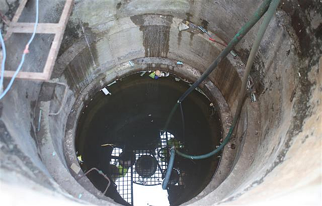 Dilapidated sewage line, 300 wells contaminated