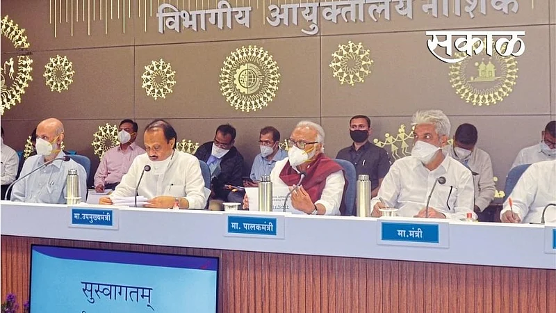 Finance Minister Pawar reviewed the planning of various districts in North Maharashtra}