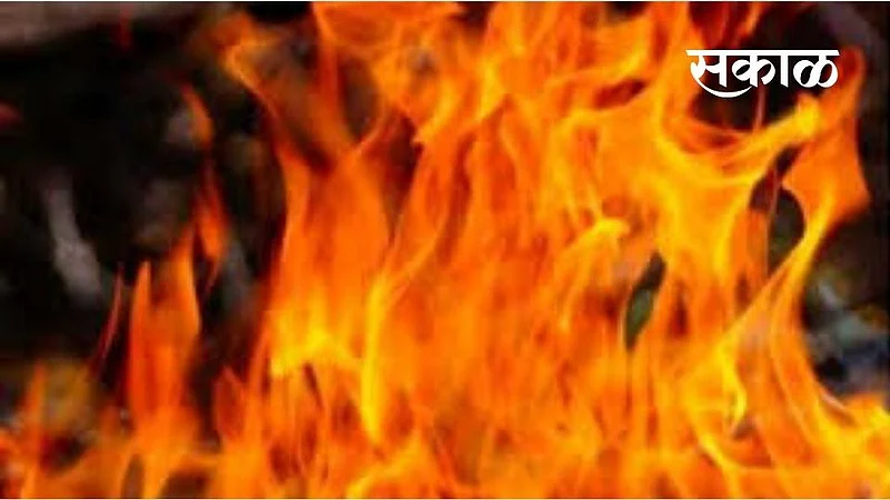 The forest at Savargaon Tal caught fire on Wednesday night}