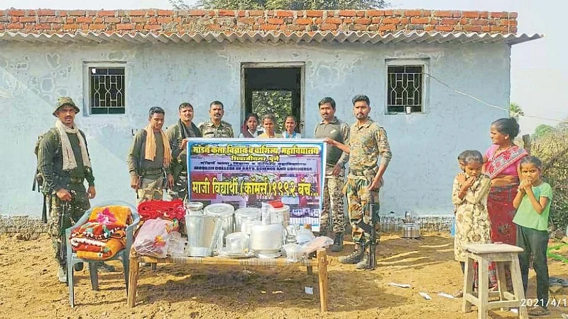Five The destitute children got support Due to alumni WhatsApp group