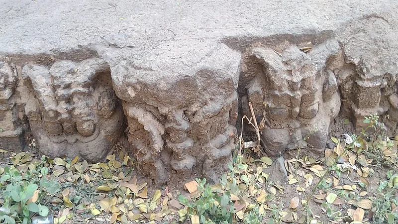 विरार ः शिलाहार राजवटीतील मूर्ती.