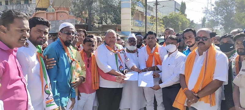 In Chakur, traders in the city have responded to the Bharat Bandh.jpg