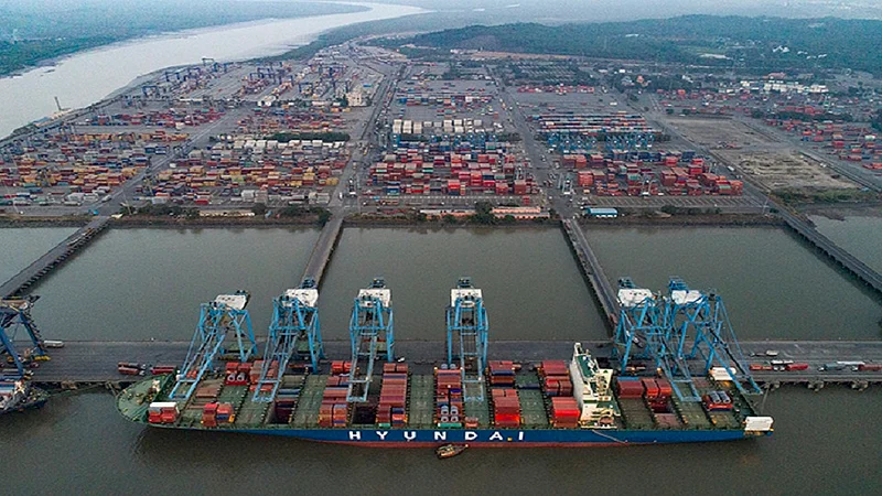 JNPT मध्ये 27 हजार कोटींची गुंतवणूक, व्यापाराच्या मोठ्या संधी होणार खुल्या}