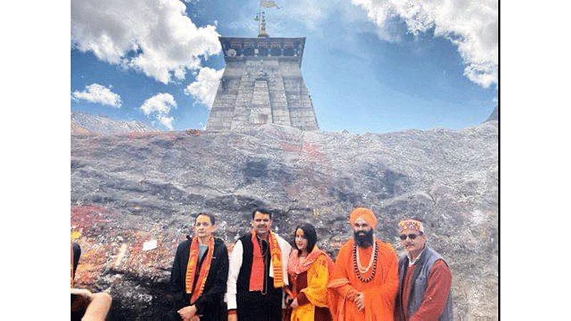 Devendra Fadnavis along with wife visits Kedarnath temple
