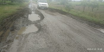 Pits fell on Pune to Nashik National Highway due to rains