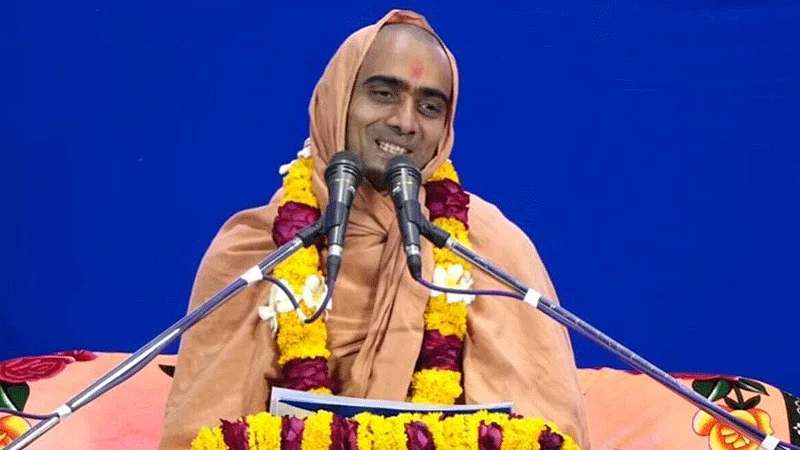 मासिक पाळीत स्वयंपाक करणाऱ्या महिलांबाबत स्वामींचे वक्तव्य; म्हणाले...