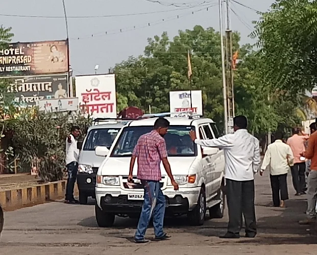 In Shanishinganapur, Latku got back on the road