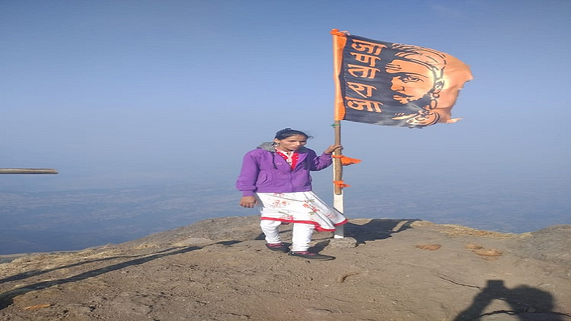 Lata Panchal from Deulgaon has climbed the Kalsubai peak 2.jpg