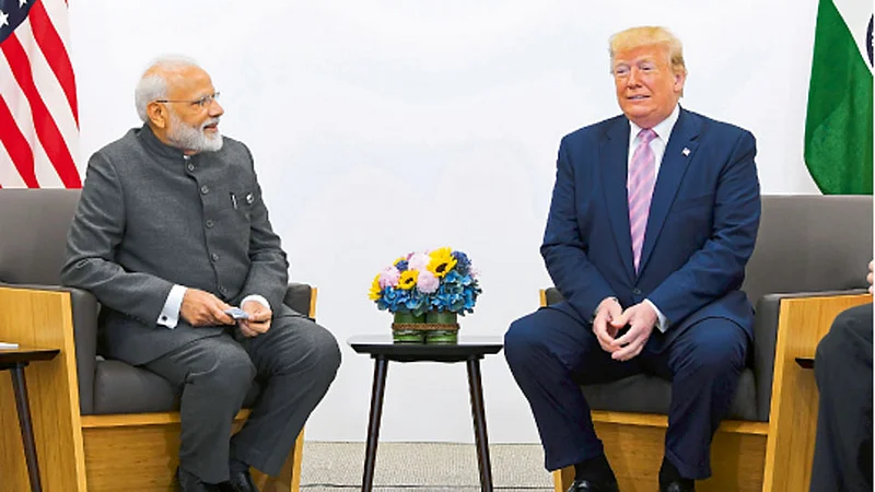 ओसाका - पंतप्रधान नरेंद्र मोदी आणि अमेरिकेचे अध्यक्ष डोनाल्ड ट्रम्प.