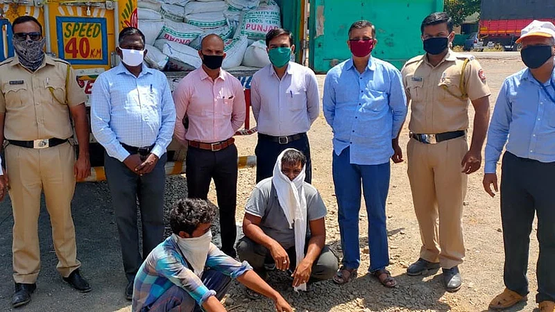 अत्यावश्यक सेवेच्या नावाखाली घेऊन जात होते लाखोंचा पानमसाला; मग...