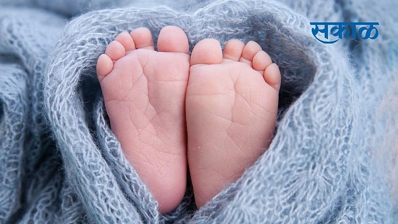 Police have arrested a woman who left her baby in a rickshaw}