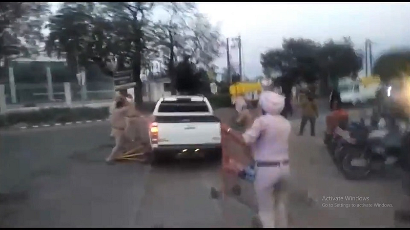 coronavirus sikh man cuts police officers hand checkpost Punjab