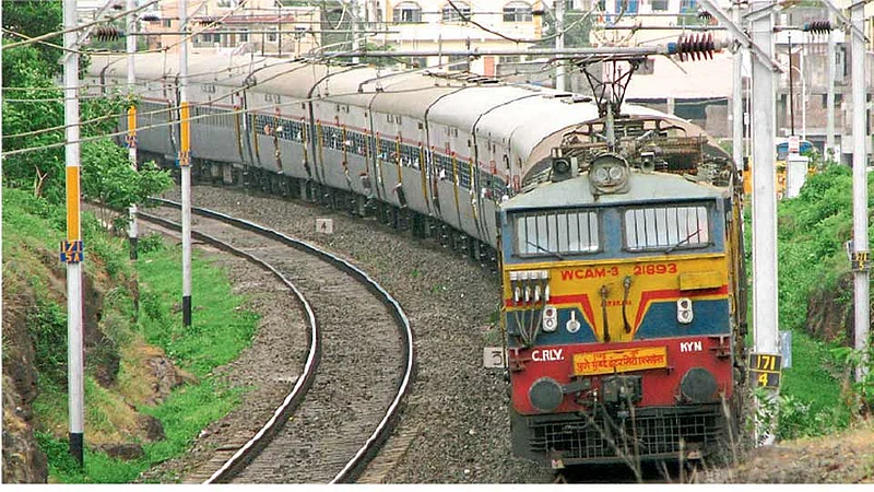 Maharashtra government has demanded one thousand trains from the Railway Ministry